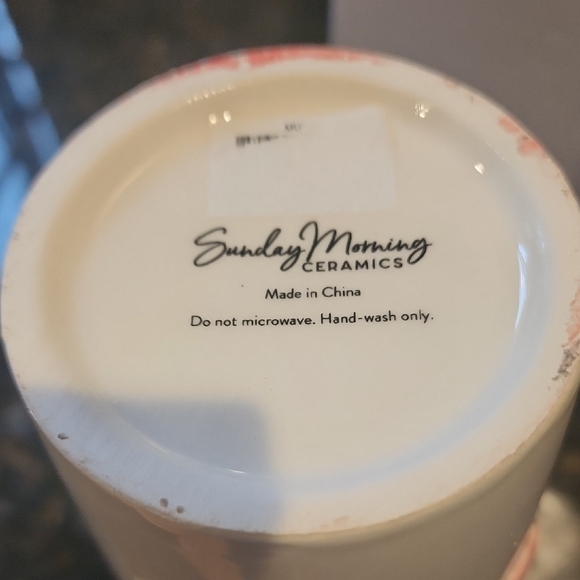 💕Hand-Painted Travel Mug with Pink Shells – 18 oz - Picture 2 of 5